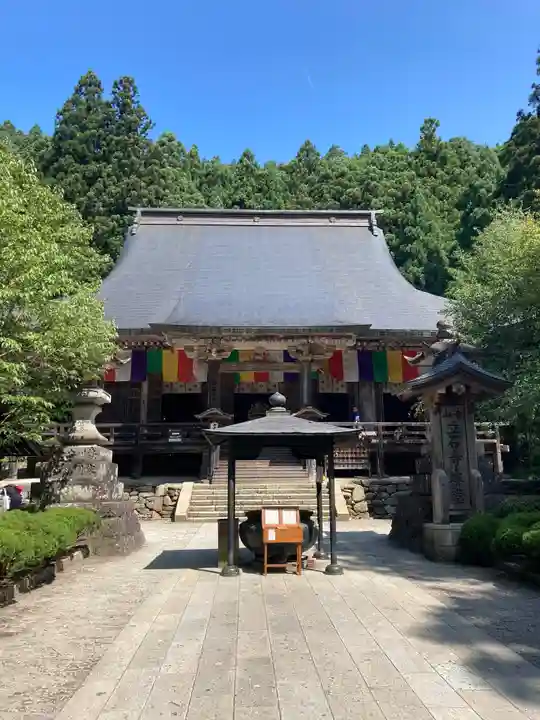 宝珠山 立石寺の本殿・本堂