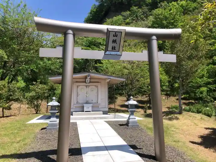 金蛇水神社の{uncategorized: "未分類", other: "その他", undefined: "問題あり", building: "その他建物", grave: "お墓", sacred_gate: "鳥居", guardian: "狛犬", statue: "像", buddha: "仏像", history: "歴史", nature: "自然", garden: "庭園", animal: "動物", pagoda: "塔", temizu: "手水舎", mountain_gate: "山門・神門", sanctuary: "本殿・本堂", subordinate: "末社・摂社", art: "芸術", scenery: "景色", jizo: "地蔵", ema: "絵馬", goshuin: "御朱印", omikuji: "おみくじ", items: "授与品その他", amulet: "お守り", goshuincho: "御朱印帳", eats: "食事", festival: "お祭り", votive_dance: "神楽", shichigosan: "七五三参", wedding: "結婚式", experience: "体験その他", initially: "初詣", around: "周辺", anti_infection: "感染症対策"}