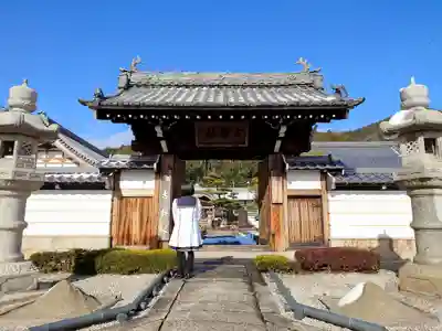 愚渓寺の山門・神門