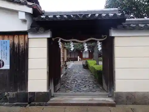 御霊神社の山門・神門