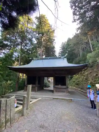 横峰寺の山門