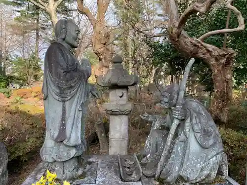 関川寺の像