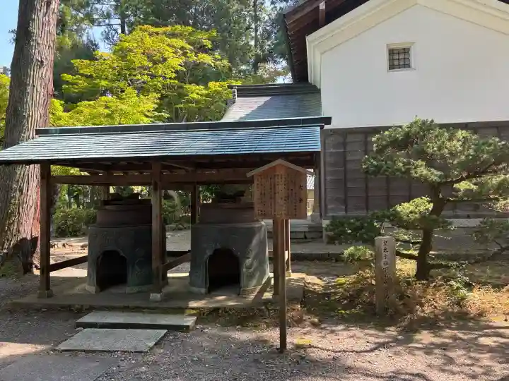多賀大社の{uncategorized: "未分類", other: "その他", undefined: "問題あり", building: "その他建物", grave: "お墓", sacred_gate: "鳥居", guardian: "狛犬", statue: "像", buddha: "仏像", history: "歴史", nature: "自然", garden: "庭園", animal: "動物", pagoda: "塔", temizu: "手水舎", mountain_gate: "山門・神門", sanctuary: "本殿・本堂", subordinate: "末社・摂社", art: "芸術", scenery: "景色", jizo: "地蔵", ema: "絵馬", goshuin: "御朱印", omikuji: "おみくじ", items: "授与品その他", amulet: "お守り", goshuincho: "御朱印帳", eats: "食事", festival: "お祭り", votive_dance: "神楽", shichigosan: "七五三参", wedding: "結婚式", experience: "体験その他", initially: "初詣", around: "周辺", anti_infection: "感染症対策"}