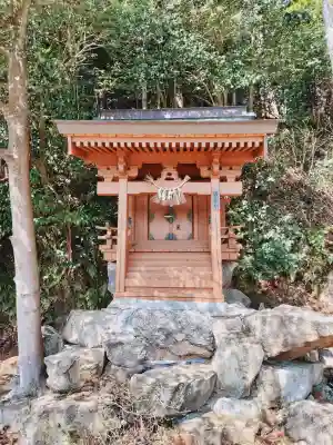 猪田神社の{uncategorized: "未分類", other: "その他", undefined: "問題あり", building: "その他建物", grave: "お墓", sacred_gate: "鳥居", guardian: "狛犬", statue: "像", buddha: "仏像", history: "歴史", nature: "自然", garden: "庭園", animal: "動物", pagoda: "塔", temizu: "手水舎", mountain_gate: "山門・神門", sanctuary: "本殿・本堂", subordinate: "末社・摂社", art: "芸術", scenery: "景色", jizo: "地蔵", ema: "絵馬", goshuin: "御朱印", omikuji: "おみくじ", items: "授与品その他", amulet: "お守り", goshuincho: "御朱印帳", eats: "食事", festival: "お祭り", votive_dance: "神楽", shichigosan: "七五三参", wedding: "結婚式", experience: "体験その他", initially: "初詣", around: "周辺", anti_infection: "感染症対策"}