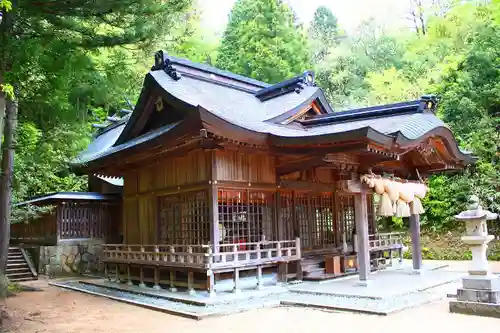 布辨神社の本殿