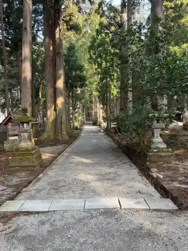 雄山神社中宮祈願殿の{uncategorized: "未分類", other: "その他", undefined: "問題あり", building: "その他建物", grave: "お墓", sacred_gate: "鳥居", guardian: "狛犬", statue: "像", buddha: "仏像", history: "歴史", nature: "自然", garden: "庭園", animal: "動物", pagoda: "塔", temizu: "手水舎", mountain_gate: "山門・神門", sanctuary: "本殿・本堂", subordinate: "末社・摂社", art: "芸術", scenery: "景色", jizo: "地蔵", ema: "絵馬", goshuin: "御朱印", omikuji: "おみくじ", items: "授与品その他", amulet: "お守り", goshuincho: "御朱印帳", eats: "食事", festival: "お祭り", votive_dance: "神楽", shichigosan: "七五三参", wedding: "結婚式", experience: "体験その他", initially: "初詣", around: "周辺", anti_infection: "感染症対策"}