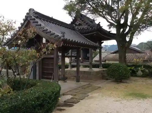 海徳寺の山門