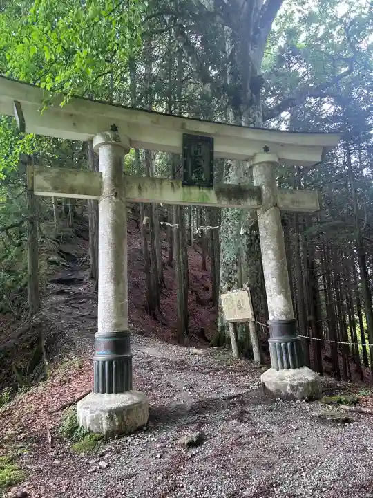 三峯神社奥宮(埼玉県)
