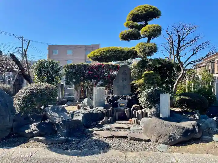 円頓寺の{uncategorized: "未分類", other: "その他", undefined: "問題あり", building: "その他建物", grave: "お墓", sacred_gate: "鳥居", guardian: "狛犬", statue: "像", buddha: "仏像", history: "歴史", nature: "自然", garden: "庭園", animal: "動物", pagoda: "塔", temizu: "手水舎", mountain_gate: "山門・神門", sanctuary: "本殿・本堂", subordinate: "末社・摂社", art: "芸術", scenery: "景色", jizo: "地蔵", ema: "絵馬", goshuin: "御朱印", omikuji: "おみくじ", items: "授与品その他", amulet: "お守り", goshuincho: "御朱印帳", eats: "食事", festival: "お祭り", votive_dance: "神楽", shichigosan: "七五三参", wedding: "結婚式", experience: "体験その他", initially: "初詣", around: "周辺", anti_infection: "感染症対策"}