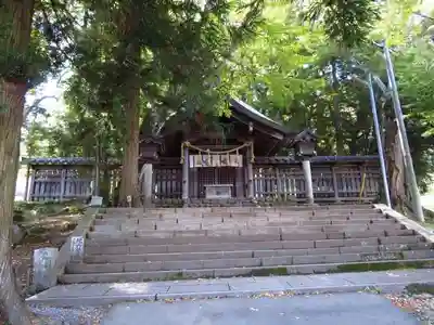 諏訪大社上社前宮の本殿・本堂