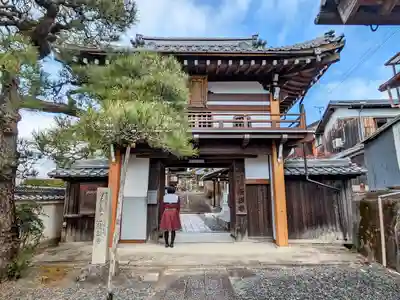 隆讃寺の山門・神門