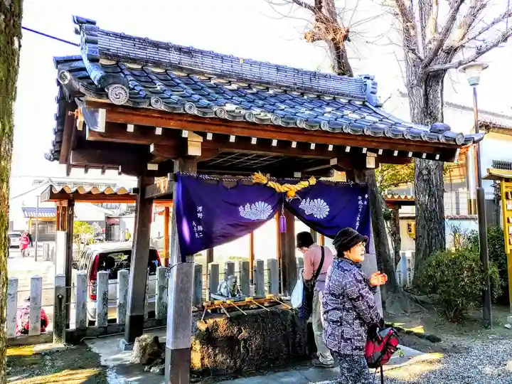 羊神社の手水舎