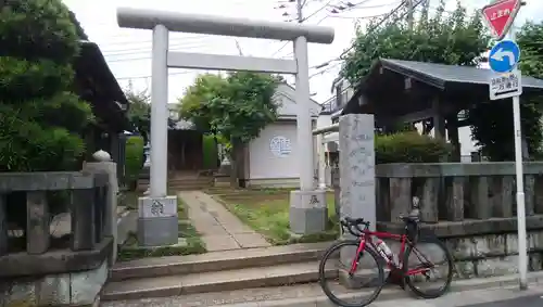 明徳稲荷神社の鳥居