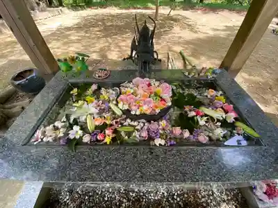 正一位 若草稲荷神社の手水舎