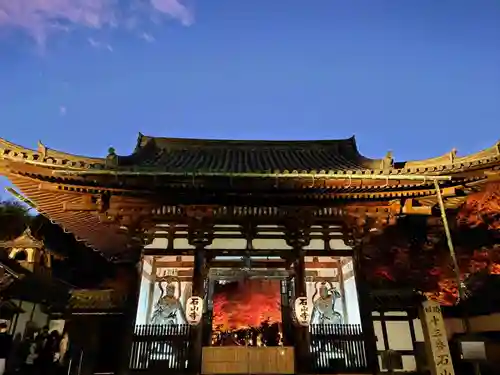 石山寺の山門・神門