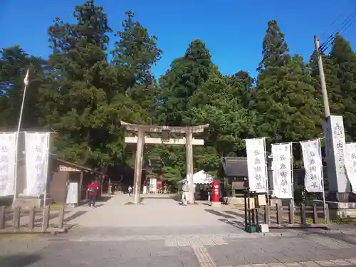 出羽神社(出羽三山神社)～三神合祭殿～の鳥居