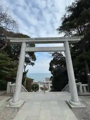 大洗磯前神社の{uncategorized: "未分類", other: "その他", undefined: "問題あり", building: "その他建物", grave: "お墓", sacred_gate: "鳥居", guardian: "狛犬", statue: "像", buddha: "仏像", history: "歴史", nature: "自然", garden: "庭園", animal: "動物", pagoda: "塔", temizu: "手水舎", mountain_gate: "山門・神門", sanctuary: "本殿・本堂", subordinate: "末社・摂社", art: "芸術", scenery: "景色", jizo: "地蔵", ema: "絵馬", goshuin: "御朱印", omikuji: "おみくじ", items: "授与品その他", amulet: "お守り", goshuincho: "御朱印帳", eats: "食事", festival: "お祭り", votive_dance: "神楽", shichigosan: "七五三参", wedding: "結婚式", experience: "体験その他", initially: "初詣", around: "周辺", anti_infection: "感染症対策"}