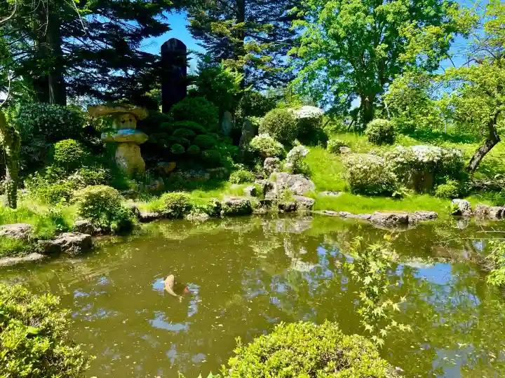松岬神社の{uncategorized: "未分類", other: "その他", undefined: "問題あり", building: "その他建物", grave: "お墓", sacred_gate: "鳥居", guardian: "狛犬", statue: "像", buddha: "仏像", history: "歴史", nature: "自然", garden: "庭園", animal: "動物", pagoda: "塔", temizu: "手水舎", mountain_gate: "山門・神門", sanctuary: "本殿・本堂", subordinate: "末社・摂社", art: "芸術", scenery: "景色", jizo: "地蔵", ema: "絵馬", goshuin: "御朱印", omikuji: "おみくじ", items: "授与品その他", amulet: "お守り", goshuincho: "御朱印帳", eats: "食事", festival: "お祭り", votive_dance: "神楽", shichigosan: "七五三参", wedding: "結婚式", experience: "体験その他", initially: "初詣", around: "周辺", anti_infection: "感染症対策"}