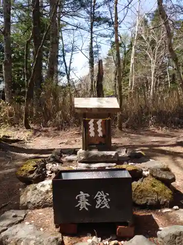 新屋山神社奥宮の建物その他