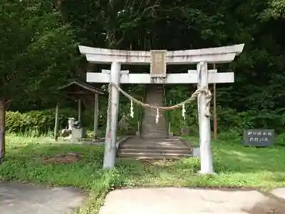 諏訪神社の鳥居