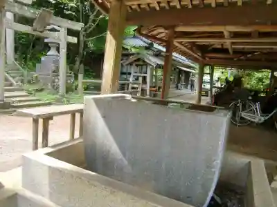 諏訪神社の手水舎