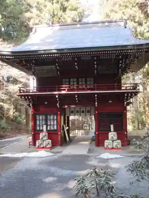 御岩神社の山門・神門