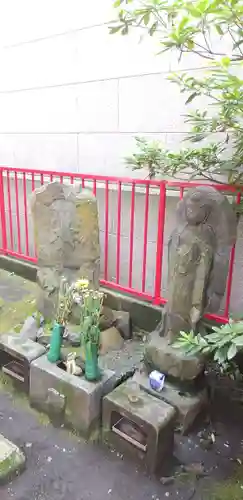 堰神社の像