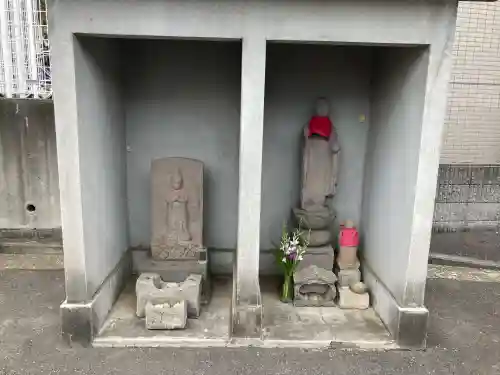 岩屋堂の{uncategorized: "未分類", other: "その他", undefined: "問題あり", building: "その他建物", grave: "お墓", sacred_gate: "鳥居", guardian: "狛犬", statue: "像", buddha: "仏像", history: "歴史", nature: "自然", garden: "庭園", animal: "動物", pagoda: "塔", temizu: "手水舎", mountain_gate: "山門・神門", sanctuary: "本殿・本堂", subordinate: "末社・摂社", art: "芸術", scenery: "景色", jizo: "地蔵", ema: "絵馬", goshuin: "御朱印", omikuji: "おみくじ", items: "授与品その他", amulet: "お守り", goshuincho: "御朱印帳", eats: "食事", festival: "お祭り", votive_dance: "神楽", shichigosan: "七五三参", wedding: "結婚式", experience: "体験その他", initially: "初詣", around: "周辺", anti_infection: "感染症対策"}