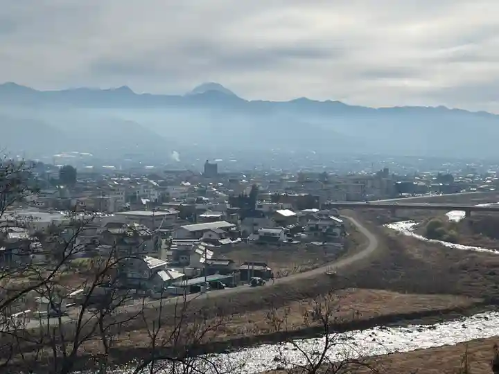 差出磯大嶽山神社 仕事と健康と厄よけの神さまの景色