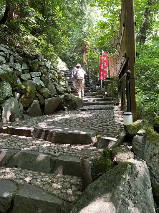 玉簾神社の{uncategorized: "未分類", other: "その他", undefined: "問題あり", building: "その他建物", grave: "お墓", sacred_gate: "鳥居", guardian: "狛犬", statue: "像", buddha: "仏像", history: "歴史", nature: "自然", garden: "庭園", animal: "動物", pagoda: "塔", temizu: "手水舎", mountain_gate: "山門・神門", sanctuary: "本殿・本堂", subordinate: "末社・摂社", art: "芸術", scenery: "景色", jizo: "地蔵", ema: "絵馬", goshuin: "御朱印", omikuji: "おみくじ", items: "授与品その他", amulet: "お守り", goshuincho: "御朱印帳", eats: "食事", festival: "お祭り", votive_dance: "神楽", shichigosan: "七五三参", wedding: "結婚式", experience: "体験その他", initially: "初詣", around: "周辺", anti_infection: "感染症対策"}
