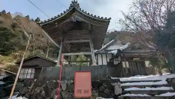 香照寺の{uncategorized: "未分類", other: "その他", undefined: "問題あり", building: "その他建物", grave: "お墓", sacred_gate: "鳥居", guardian: "狛犬", statue: "像", buddha: "仏像", history: "歴史", nature: "自然", garden: "庭園", animal: "動物", pagoda: "塔", temizu: "手水舎", mountain_gate: "山門・神門", sanctuary: "本殿・本堂", subordinate: "末社・摂社", art: "芸術", scenery: "景色", jizo: "地蔵", ema: "絵馬", goshuin: "御朱印", omikuji: "おみくじ", items: "授与品その他", amulet: "お守り", goshuincho: "御朱印帳", eats: "食事", festival: "お祭り", votive_dance: "神楽", shichigosan: "七五三参", wedding: "結婚式", experience: "体験その他", initially: "初詣", around: "周辺", anti_infection: "感染症対策"}