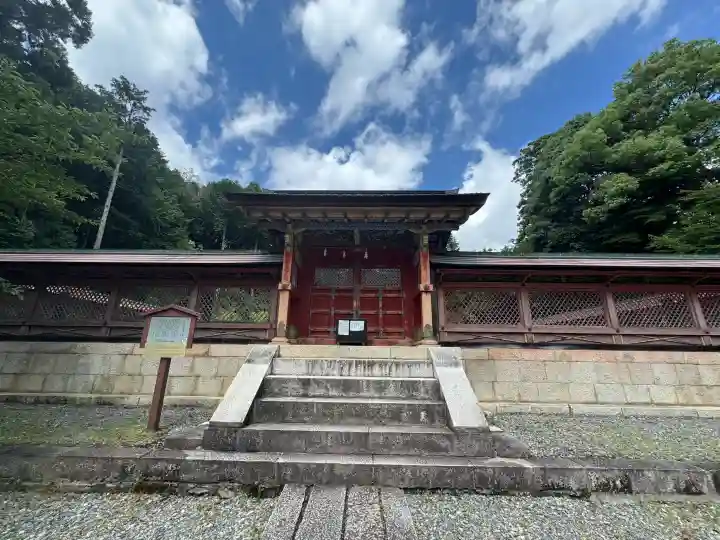 日吉東照宮(日吉大社末社)の{uncategorized: "未分類", other: "その他", undefined: "問題あり", building: "その他建物", grave: "お墓", sacred_gate: "鳥居", guardian: "狛犬", statue: "像", buddha: "仏像", history: "歴史", nature: "自然", garden: "庭園", animal: "動物", pagoda: "塔", temizu: "手水舎", mountain_gate: "山門・神門", sanctuary: "本殿・本堂", subordinate: "末社・摂社", art: "芸術", scenery: "景色", jizo: "地蔵", ema: "絵馬", goshuin: "御朱印", omikuji: "おみくじ", items: "授与品その他", amulet: "お守り", goshuincho: "御朱印帳", eats: "食事", festival: "お祭り", votive_dance: "神楽", shichigosan: "七五三参", wedding: "結婚式", experience: "体験その他", initially: "初詣", around: "周辺", anti_infection: "感染症対策"}