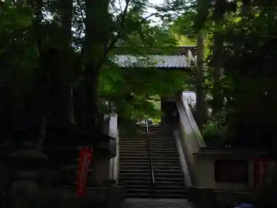 目の霊山　油山寺の山門・神門
