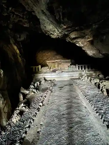 御厨人窟・神明窟(高知県)