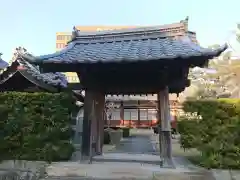 東泉寺の山門