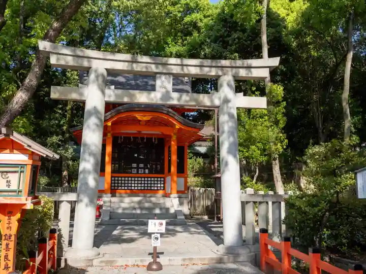 八坂神社(祇園さん)の{uncategorized: "未分類", other: "その他", undefined: "問題あり", building: "その他建物", grave: "お墓", sacred_gate: "鳥居", guardian: "狛犬", statue: "像", buddha: "仏像", history: "歴史", nature: "自然", garden: "庭園", animal: "動物", pagoda: "塔", temizu: "手水舎", mountain_gate: "山門・神門", sanctuary: "本殿・本堂", subordinate: "末社・摂社", art: "芸術", scenery: "景色", jizo: "地蔵", ema: "絵馬", goshuin: "御朱印", omikuji: "おみくじ", items: "授与品その他", amulet: "お守り", goshuincho: "御朱印帳", eats: "食事", festival: "お祭り", votive_dance: "神楽", shichigosan: "七五三参", wedding: "結婚式", experience: "体験その他", initially: "初詣", around: "周辺", anti_infection: "感染症対策"}
