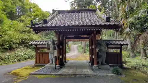 鏡徳寺の山門