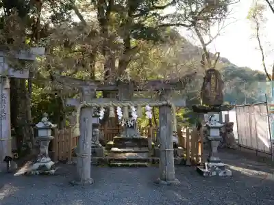 武雄神社の{uncategorized: "未分類", other: "その他", undefined: "問題あり", building: "その他建物", grave: "お墓", sacred_gate: "鳥居", guardian: "狛犬", statue: "像", buddha: "仏像", history: "歴史", nature: "自然", garden: "庭園", animal: "動物", pagoda: "塔", temizu: "手水舎", mountain_gate: "山門・神門", sanctuary: "本殿・本堂", subordinate: "末社・摂社", art: "芸術", scenery: "景色", jizo: "地蔵", ema: "絵馬", goshuin: "御朱印", omikuji: "おみくじ", items: "授与品その他", amulet: "お守り", goshuincho: "御朱印帳", eats: "食事", festival: "お祭り", votive_dance: "神楽", shichigosan: "七五三参", wedding: "結婚式", experience: "体験その他", initially: "初詣", around: "周辺", anti_infection: "感染症対策"}
