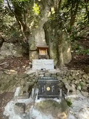 岩戸神社の{uncategorized: "未分類", other: "その他", undefined: "問題あり", building: "その他建物", grave: "お墓", sacred_gate: "鳥居", guardian: "狛犬", statue: "像", buddha: "仏像", history: "歴史", nature: "自然", garden: "庭園", animal: "動物", pagoda: "塔", temizu: "手水舎", mountain_gate: "山門・神門", sanctuary: "本殿・本堂", subordinate: "末社・摂社", art: "芸術", scenery: "景色", jizo: "地蔵", ema: "絵馬", goshuin: "御朱印", omikuji: "おみくじ", items: "授与品その他", amulet: "お守り", goshuincho: "御朱印帳", eats: "食事", festival: "お祭り", votive_dance: "神楽", shichigosan: "七五三参", wedding: "結婚式", experience: "体験その他", initially: "初詣", around: "周辺", anti_infection: "感染症対策"}