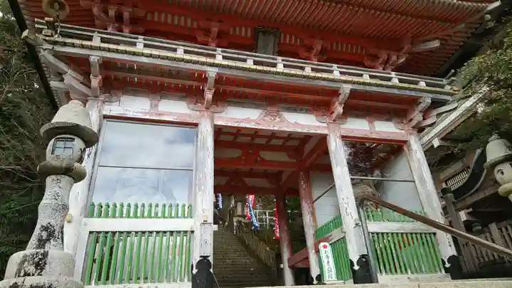 青岸渡寺の山門・神門