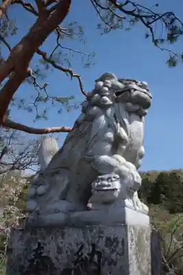 山梨縣護國神社の狛犬