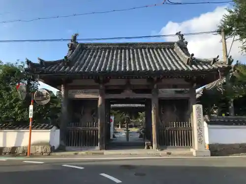 穴太寺の山門