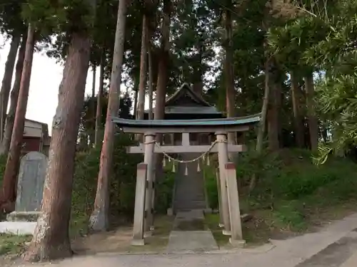 稲荷六所神社の鳥居