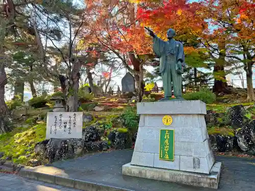 上杉神社の像