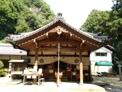 宝山寺の本殿・本堂