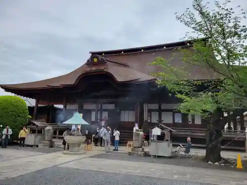 曼陀羅寺の本殿・本堂