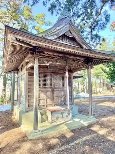 石鳥谷熊野神社の{uncategorized: "未分類", other: "その他", undefined: "問題あり", building: "その他建物", grave: "お墓", sacred_gate: "鳥居", guardian: "狛犬", statue: "像", buddha: "仏像", history: "歴史", nature: "自然", garden: "庭園", animal: "動物", pagoda: "塔", temizu: "手水舎", mountain_gate: "山門・神門", sanctuary: "本殿・本堂", subordinate: "末社・摂社", art: "芸術", scenery: "景色", jizo: "地蔵", ema: "絵馬", goshuin: "御朱印", omikuji: "おみくじ", items: "授与品その他", amulet: "お守り", goshuincho: "御朱印帳", eats: "食事", festival: "お祭り", votive_dance: "神楽", shichigosan: "七五三参", wedding: "結婚式", experience: "体験その他", initially: "初詣", around: "周辺", anti_infection: "感染症対策"}
