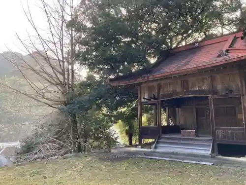 両新田神社の本殿