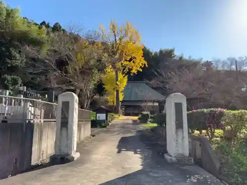 泉汲寺の山門