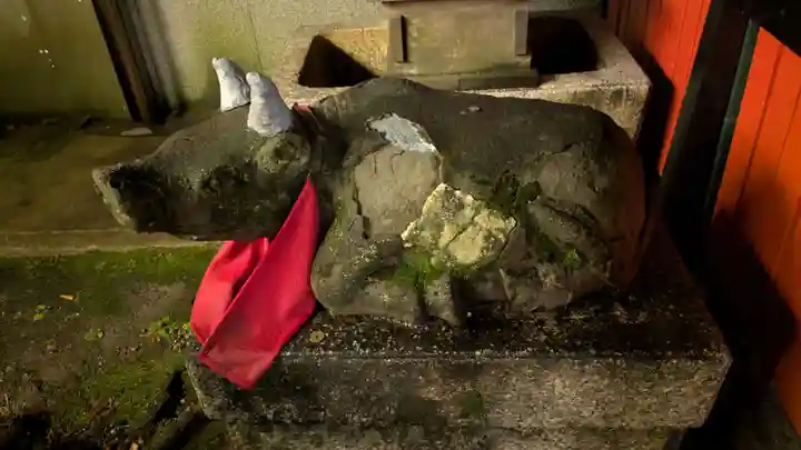 御所八幡宮の像